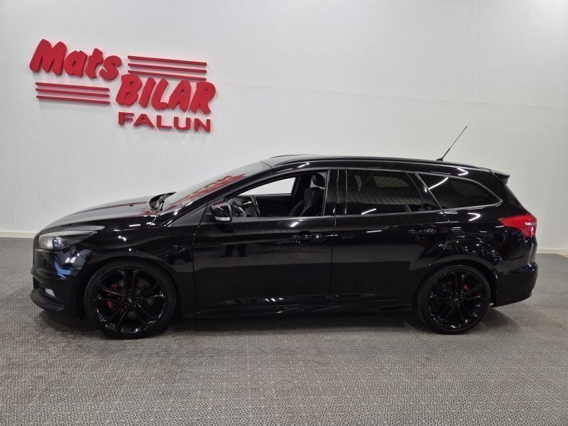 Svart Begagnad 2016 Ford Focus ST Kombi | 179 900 kr (Dyr) - Bild 1/4