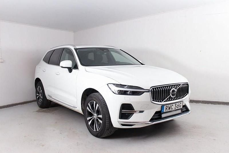 Begagnad Volvo XC60 Momentum 340 HK (250 kW) 2022 Vit SUV