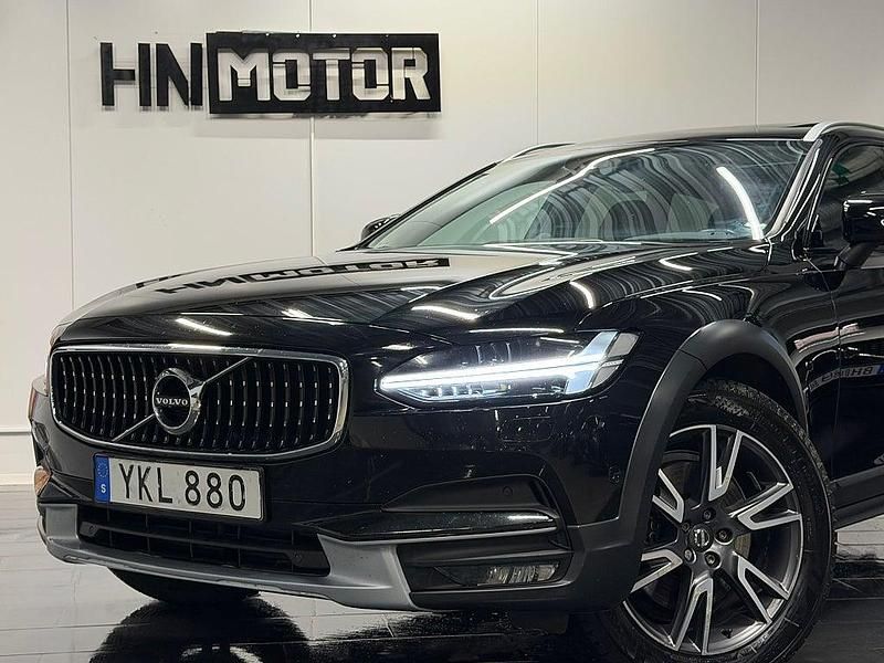 Begagnad Volvo V90 CC Inscription 241 HK (177 kW) 2017 Svart Kombi