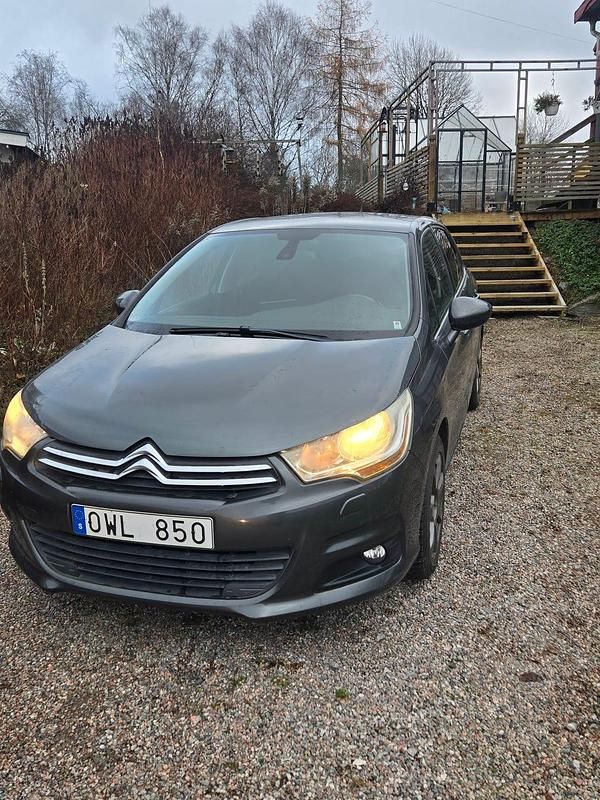 Begagnad 2010 Citroën C4 Halvkombi | 55 000 kr - Bild 1/4