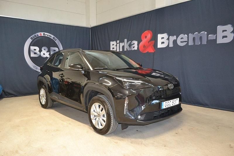 Svart Begagnad 2024 Toyota Yaris Cross SUV | 284 900 kr (Bra pris) - Bild 1/4