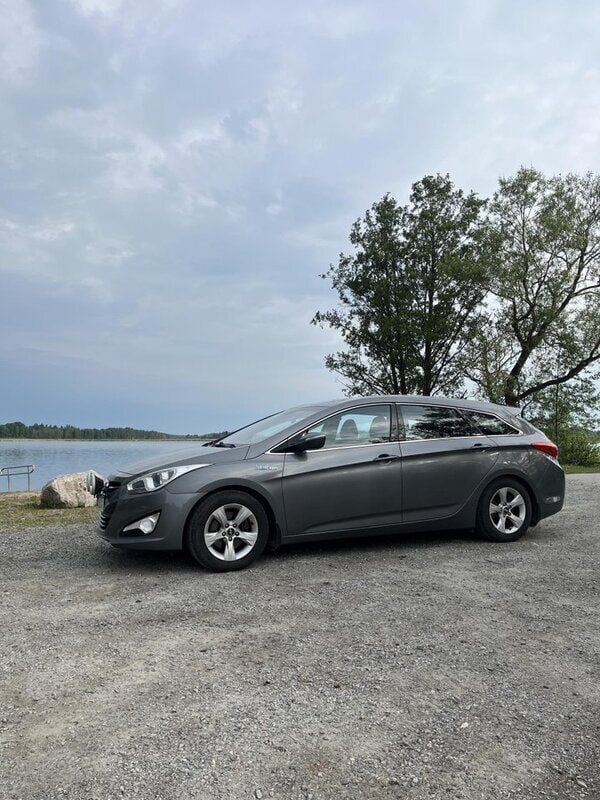 Silver Begagnad 2012 Hyundai i40 Select Kombi | 65 000 kr (Bra pris) - Bild 1/4