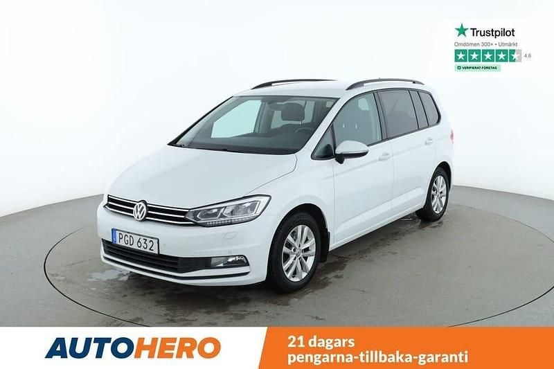 Vit Begagnad 2017 VW Touran Minibuss | 188 000 kr (Marknadspris) - Bild 1/4