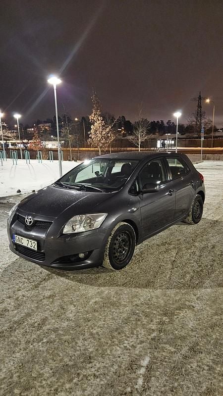 Begagnad Toyota Auris 124 HK (91 kW) 2007 Halvkombi