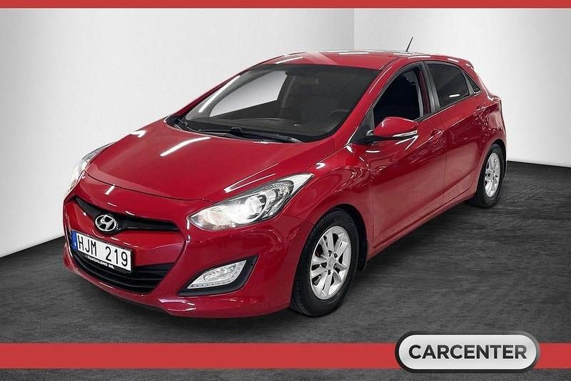 Röd Begagnad 2012 Hyundai i30 Halvkombi | 87 500 kr (Marknadspris) - Bild 1/4