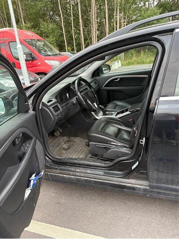 Svart Begagnad 2016 Volvo V70 Momentum Kombi | 31 000 kr (Bra pris) - Bild 1/4
