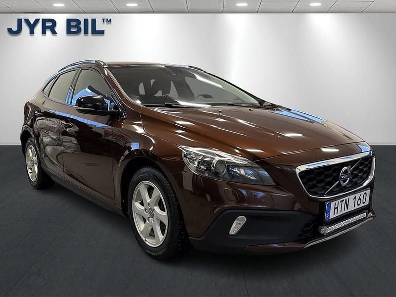 Begagnad Volvo V40 CC Momentum 120 HK (88 kW) 2016 Brun Kombi