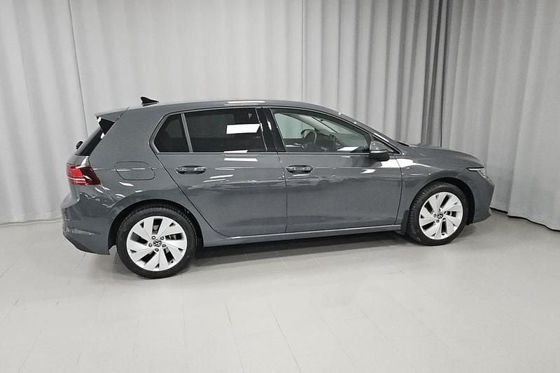 Begagnad VW Golf VIII Life 151 HK (111 kW) 2025 Grå Halvkombi
