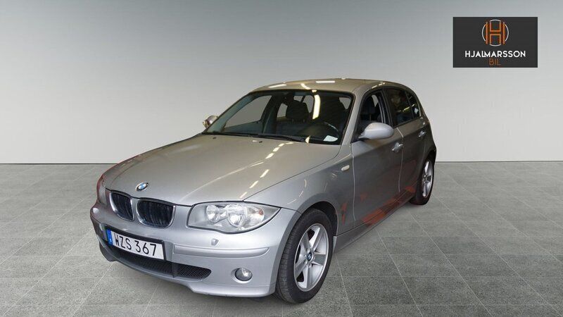Ljusgrå Begagnad 2005 BMW 120 Advantage Halvkombi | 38 500 kr (Bra pris) - Bild 1/4