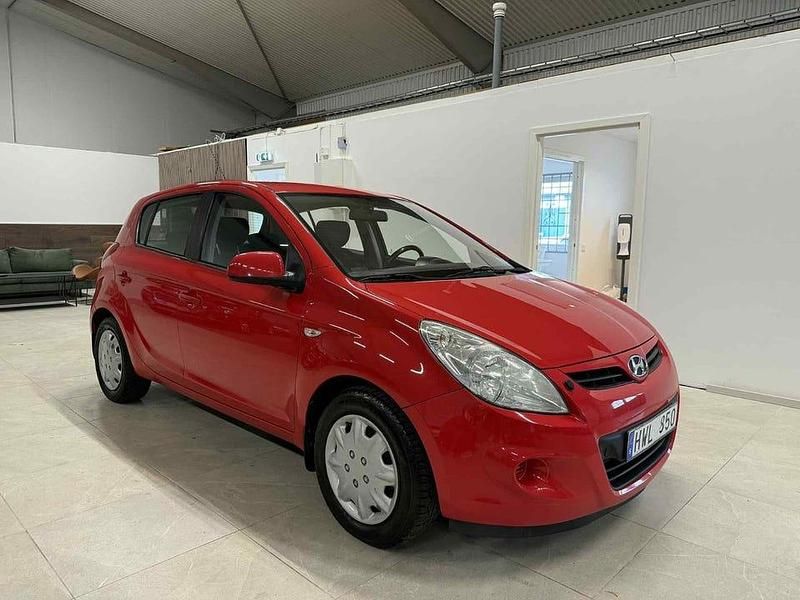 Röd Begagnad 2010 Hyundai i20 Select Halvkombi | 39 900 kr (Marknadspris) - Bild 1/4