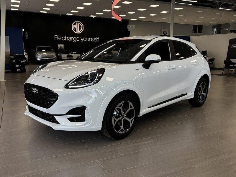 Vit Ny 2025 Ford Puma ST-Line SUV | 329 200 kr (Marknadspris) - Bild 1/4