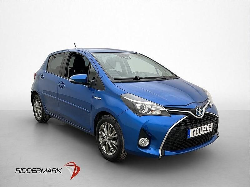 Begagnad Toyota Yaris Hybrid Style 101 HK (74 kW) 2015 Blå Halvkombi