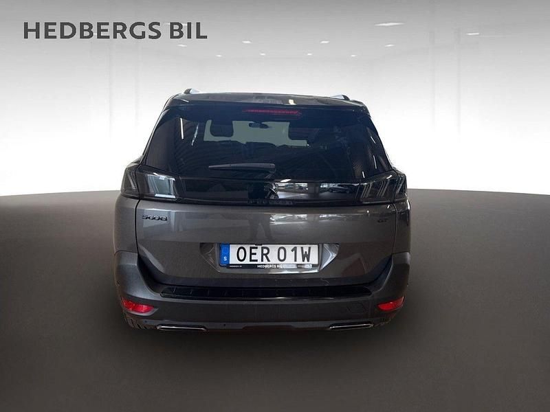 Begagnad Peugeot 5008 131 HK (96 kW) 2023 Grå Minibuss