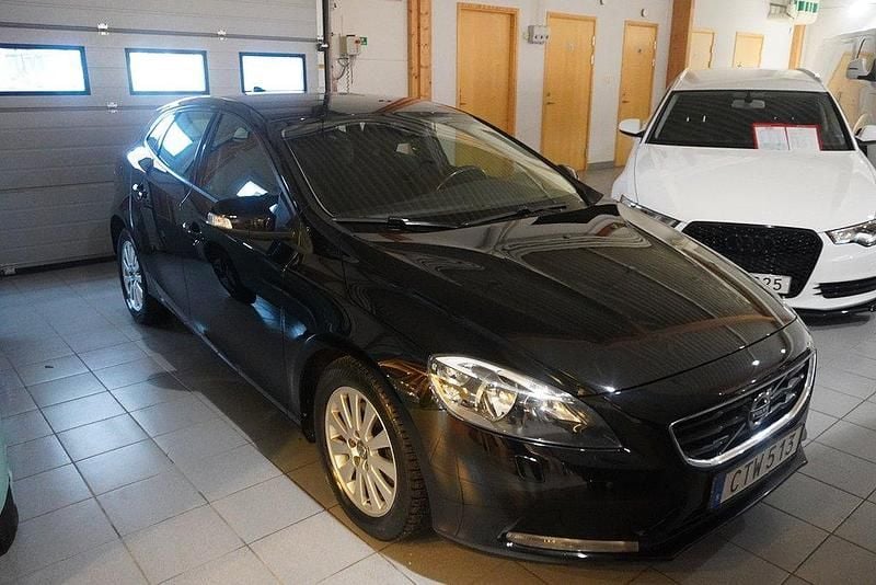 Begagnad Volvo V40 Kinetic 120 HK (88 kW) 2015 Svart Halvkombi