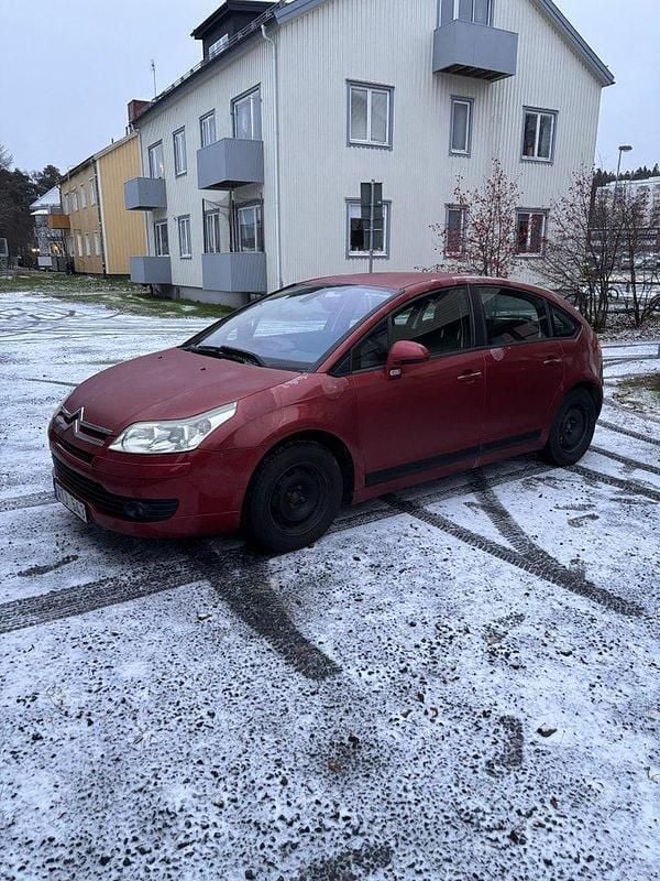 Röd Begagnad 2006 Citroën C4 Halvkombi | 6 500 kr (Superpris) - Bild 1/4