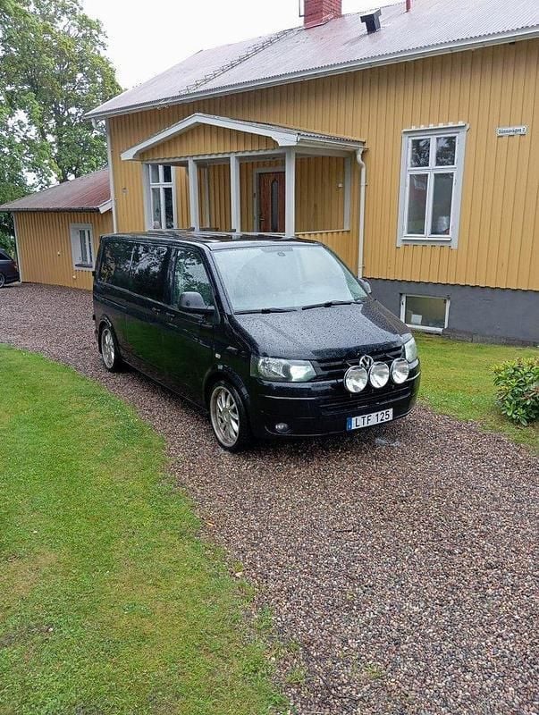 Svart Begagnad 2011 VW T5 Van | 83 000 kr (Marknadspris) - Bild 1/4