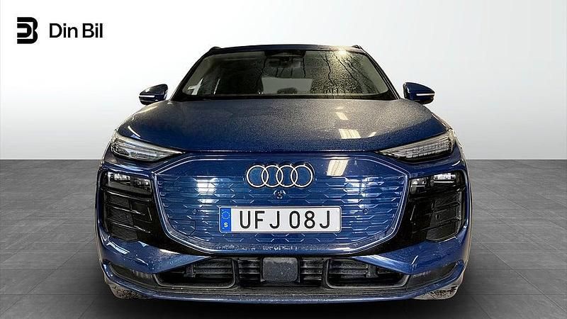 Begagnad Audi Q6 e-tron Performance 239 kW (326 HK) 2024 Blå SUV