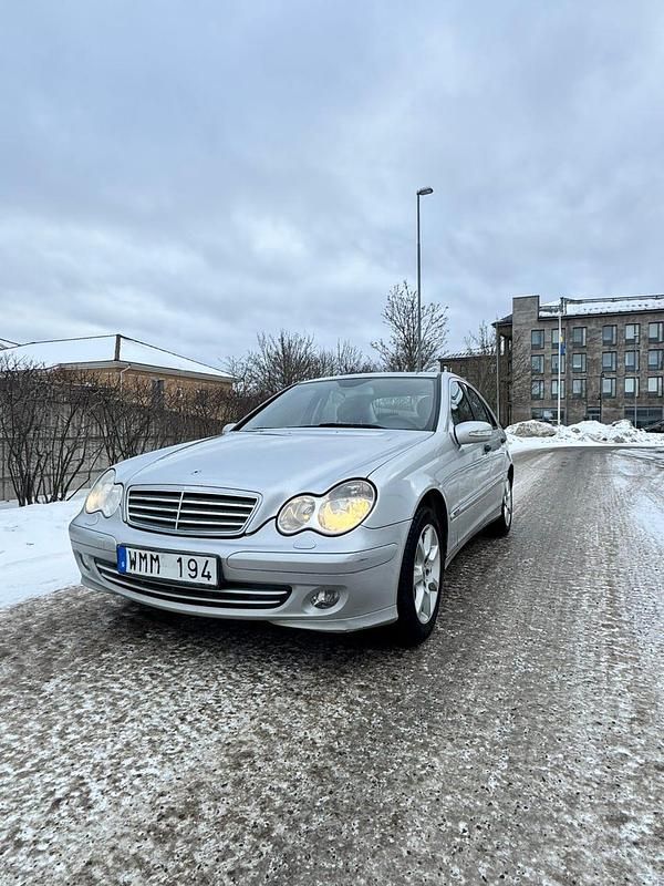 Begagnad Mercedes C180 143 HK (105 kW) 2005