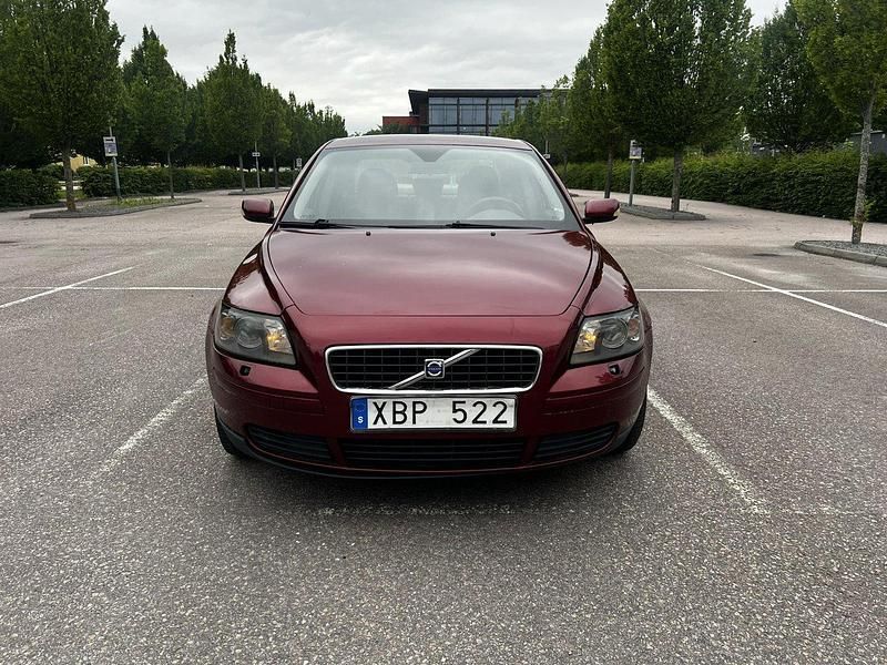 Röd Begagnad 2006 Volvo S40 Sedan | 17 000 kr (Bra pris) - Bild 1/4