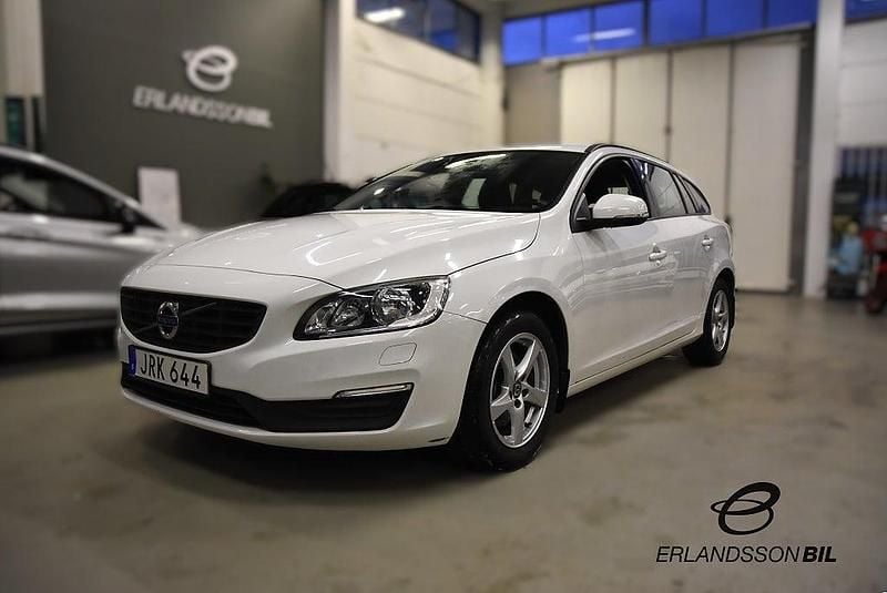 Vit Begagnad 2016 Volvo V60 Kinetic Kombi | 159 900 kr (Marknadspris) - Bild 1/4