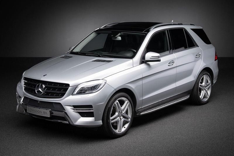 Silver Begagnad 2013 Mercedes ML350 AMG SUV | 349 000 kr - Bild 1/4