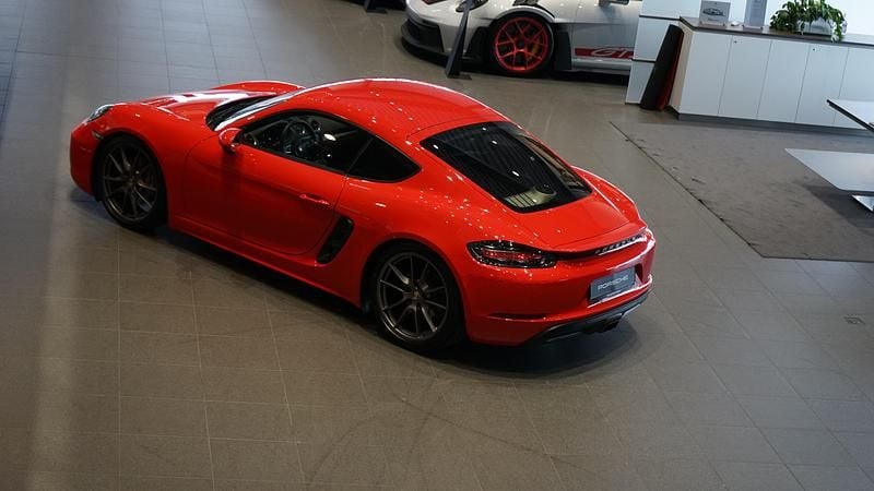 Begagnad Porsche 718 Cayman 303 HK (222 kW) 2019 Röd Sportkupé