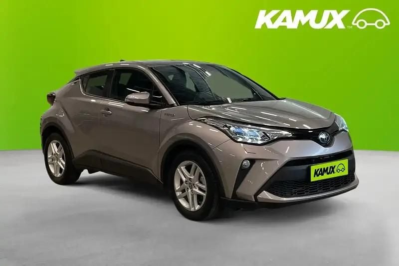 Silver/grå Begagnad 2020 Toyota C-HR Active SUV | 238 900 kr (Marknadspris) - Bild 1/4