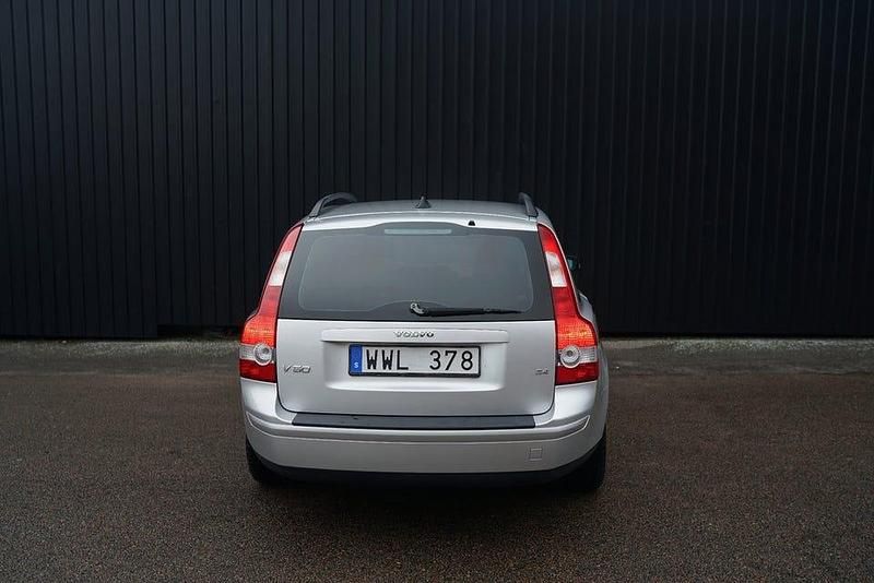 Begagnad Volvo V50 140 HK (102 kW) 2005 Ljusgrå Kombi