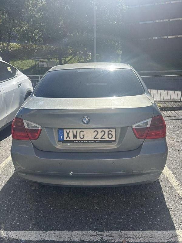Blå Begagnad 2006 BMW 320 Advantage Sedan | 37 000 kr (Superpris) - Bild 1/4