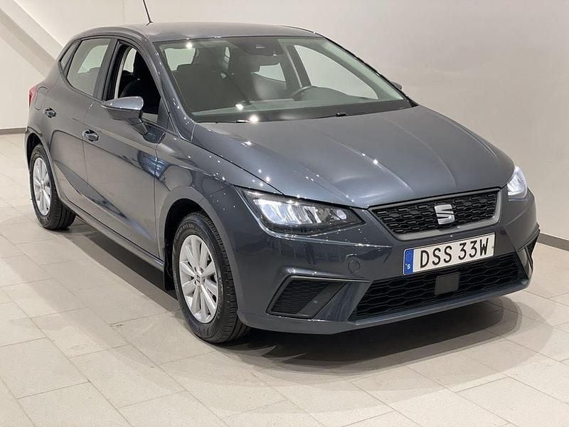 Grå Begagnad 2022 Seat Ibiza Style Halvkombi | 139 900 kr (Marknadspris) - Bild 1/4