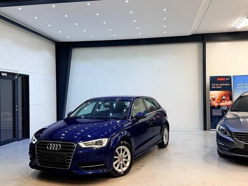 Blå Begagnad 2014 Audi A3 Sportback Attraction Halvkombi | 109 000 kr (Marknadspris) - Bild 1/2