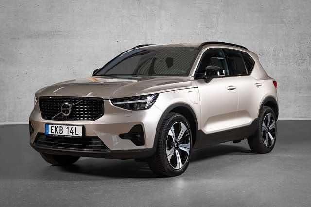 Ljusgrå (grå) Begagnad 2023 Volvo XC40 Ultimate SUV | 369 000 kr (Marknadspris) - Bild 1/4