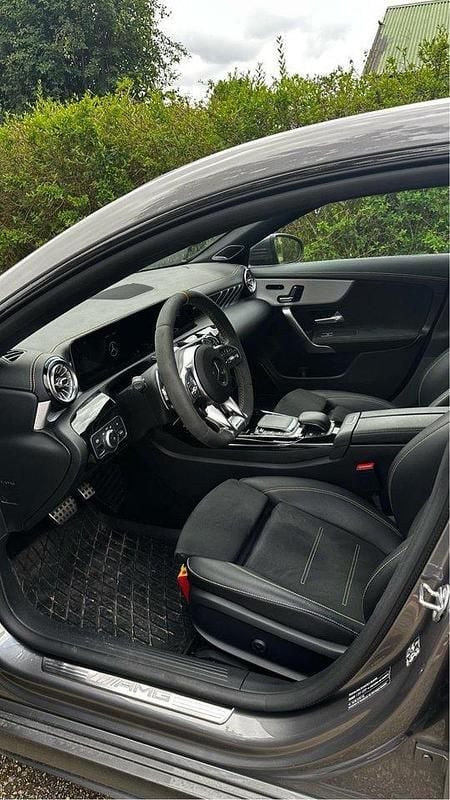 Grå Begagnad 2020 Mercedes CLA45 AMG Shooting Brake AMG Kombi | 510 000 kr - Bild 1/4