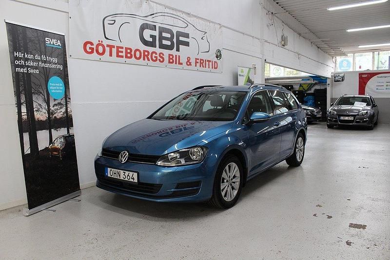 Blå Begagnad 2016 VW Golf VII Kombi | 109 000 kr (Marknadspris) - Bild 1/4
