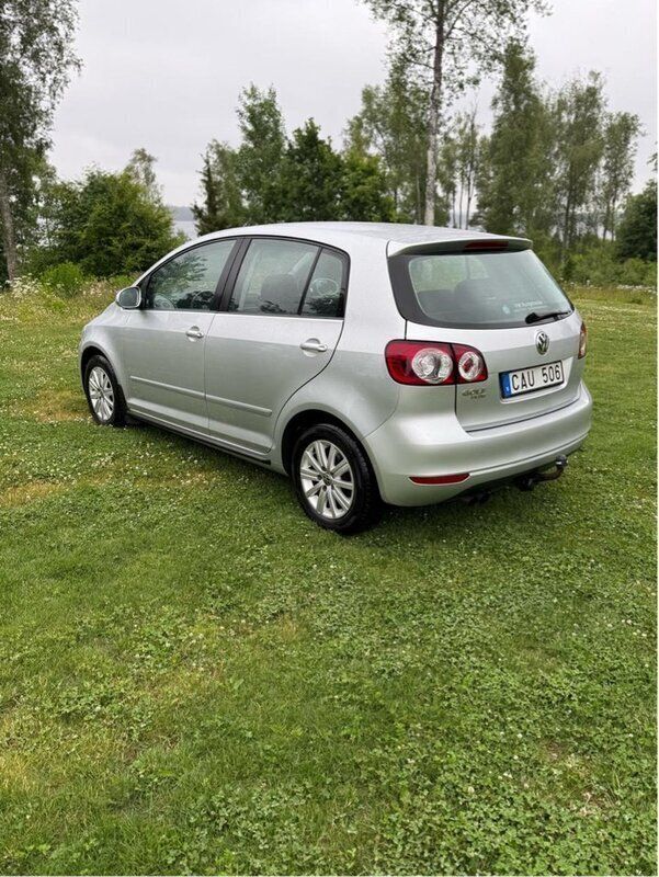 Silver Begagnad 2010 VW Golf Plus Cross Minibuss | 62 000 kr (Marknadspris) - Bild 1/4