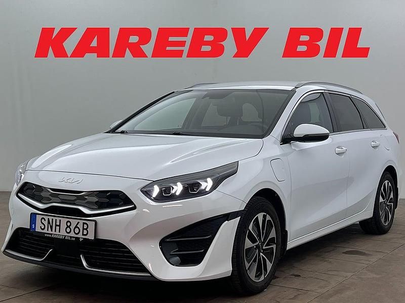 Vit Begagnad 2022 Kia Ceed Sportswagon Advance Kombi | 183 900 kr (Bra pris) - Bild 1/3