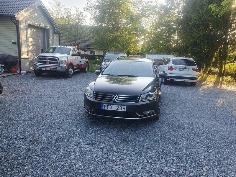 Brun Begagnad 2012 VW Passat Kombi | 65 000 kr (Marknadspris) - Bild 1/4