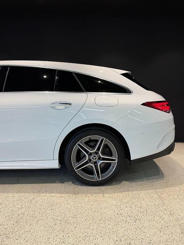 Begagnad Mercedes CLA250e Shooting Brake AMG 218 HK (160 kW) 2021 Vit Kombi
