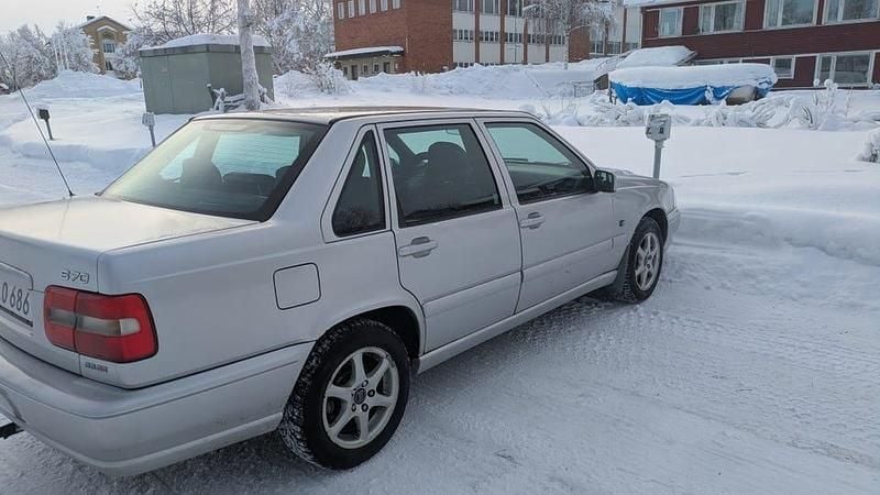 Begagnad Volvo S70 144 HK (105 kW) 1998 Ljusgrå/silver Sedan