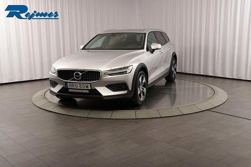 Silver Begagnad 2022 Volvo V60 CC Kombi | 259 800 kr (Superpris) - Bild 1/4
