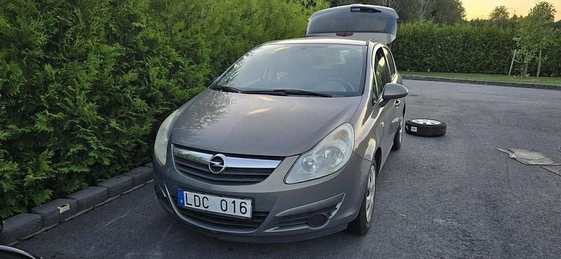 Brun Begagnad 2011 Opel Corsa Enjoy Halvkombi | 25 000 kr (Bra pris) - Bild 1/4
