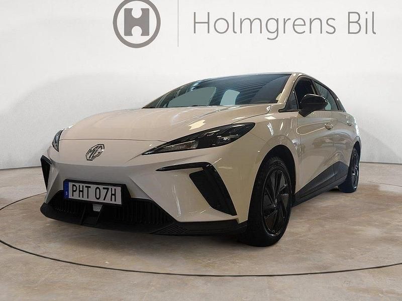 Vit Begagnad 2023 MG MG4 EV Halvkombi | 224 800 kr (Marknadspris) - Bild 1/4