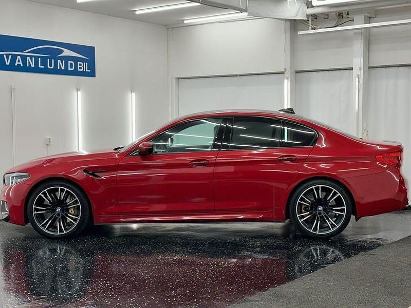 Begagnad BMW M5 Performance 600 HK (441 kW) 2018 Röd Sedan