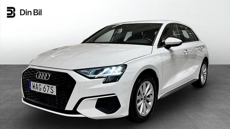 Vit Begagnad 2023 Audi A3 Sportback Proline Halvkombi | 264 000 kr (Marknadspris) - Bild 1/4
