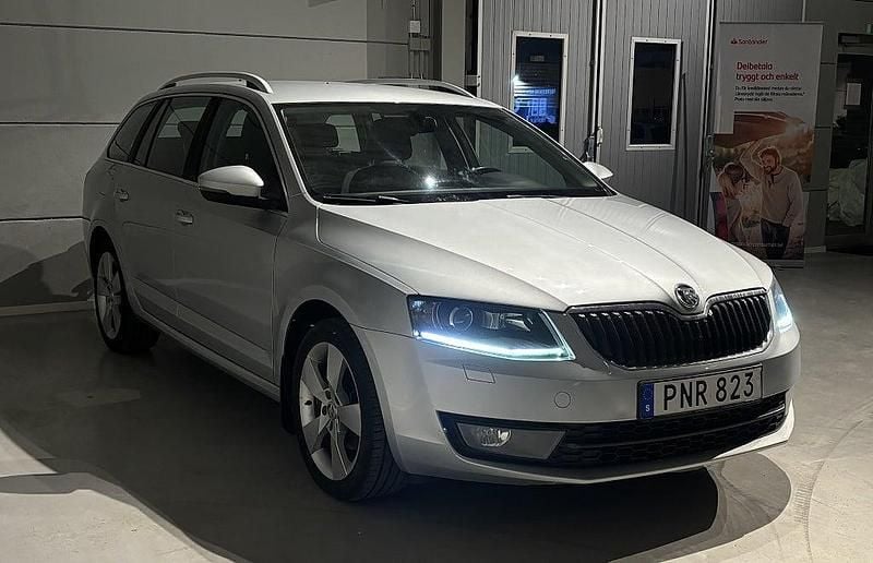 Begagnad Skoda Octavia Elegance 150 HK (110 kW) 2014 Silver Halvkombi