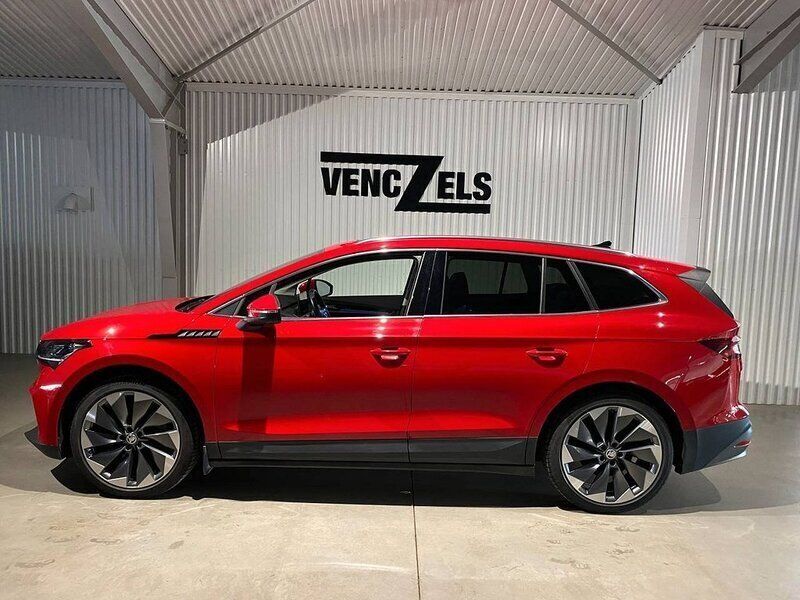 Röd Begagnad 2021 Skoda Enyaq iV SUV | 369 000 kr - Bild 1/4