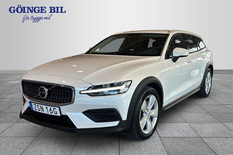 Vit Begagnad 2023 Volvo V60 CC Core Kombi | 329 000 kr (Bra pris) - Bild 1/3