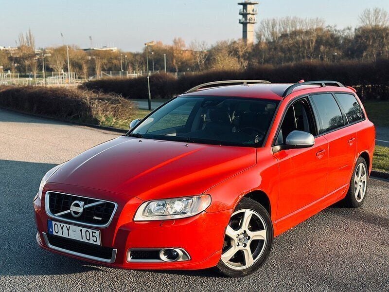 Röd Begagnad 2011 Volvo V70 R-Design Kombi | 75 000 kr (Marknadspris) - Bild 1/4