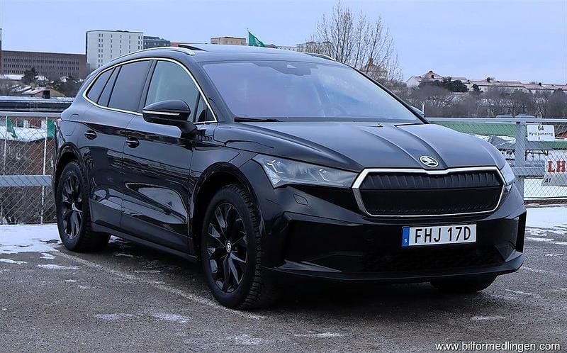 Svart samma som bilen Begagnad 2021 Skoda Enyaq iV SUV | 364 900 kr (Bra pris) - Bild 1/4
