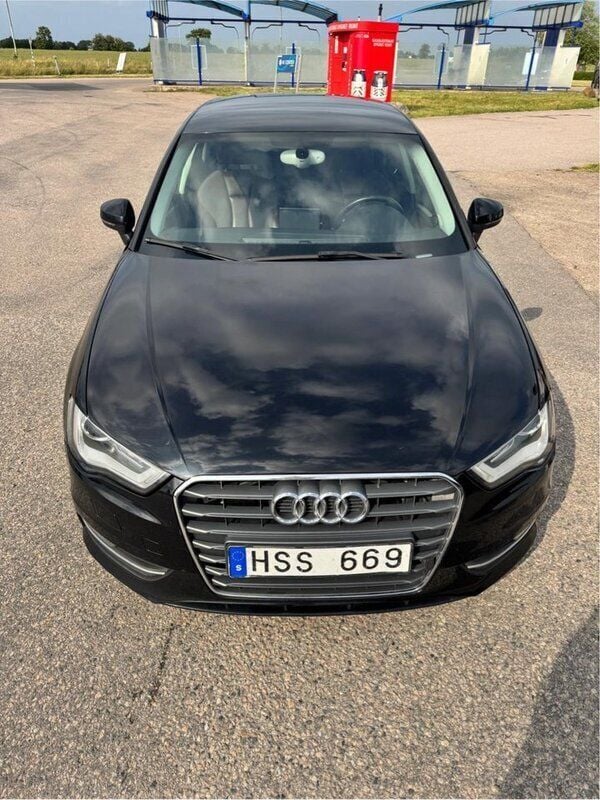 Svart Begagnad 2014 Audi A3 Sportback Ambition Halvkombi | 119 500 kr (Marknadspris) - Bild 1/4